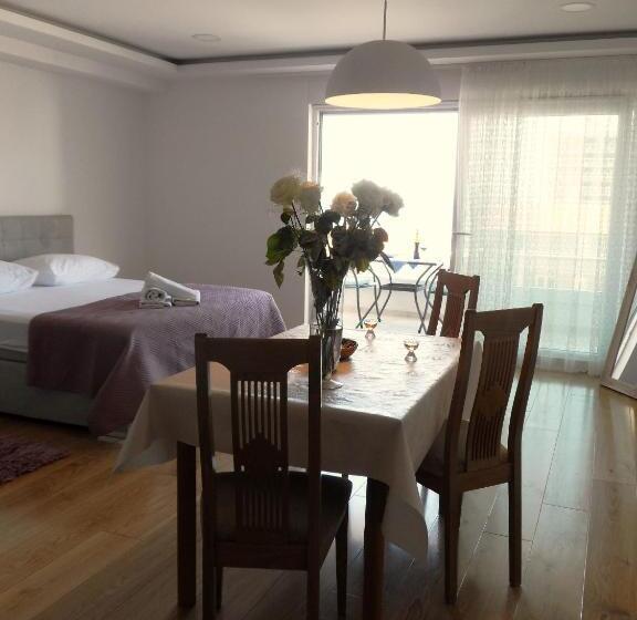 Escritório Deluxe, Apartments Dany