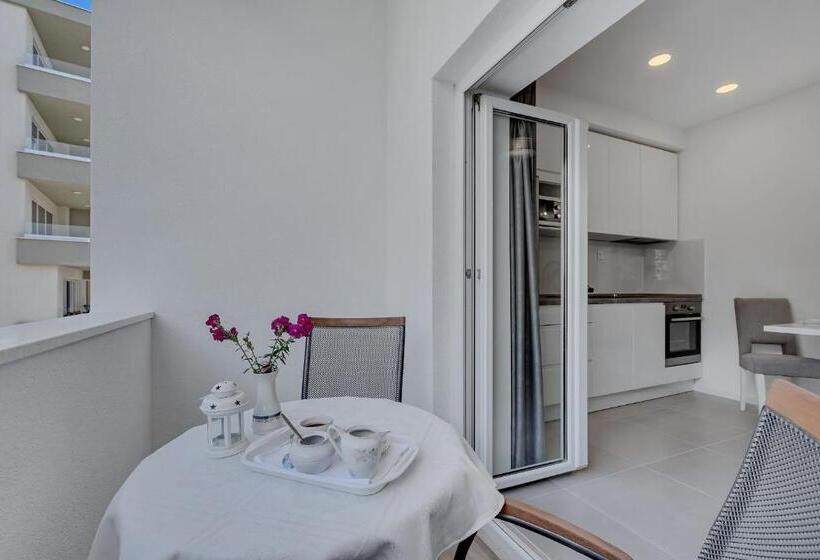 Apartamento 1 Dormitório com Sacada, Apartments Dany