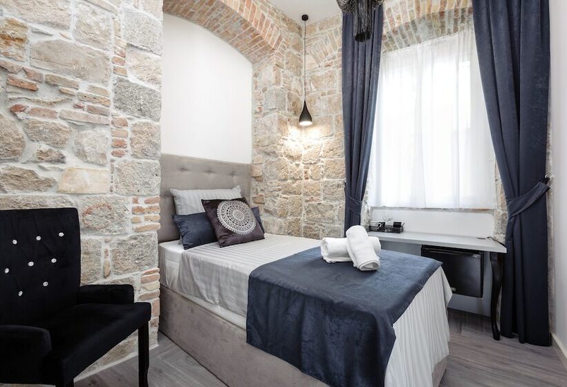 اتاق لوکس, Irini Luxury Rooms