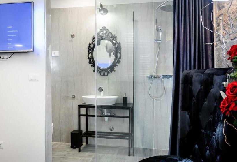 اتاق لوکس با تخت بزرگ, Irini Luxury Rooms
