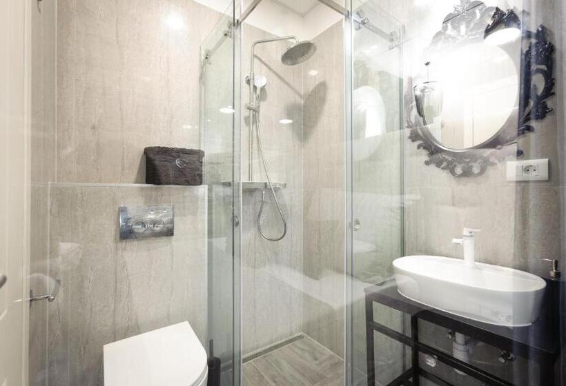اتاق لوکس, Irini Luxury Rooms