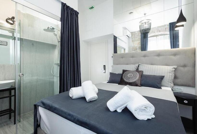 اتاق استاندارد, Irini Luxury Rooms