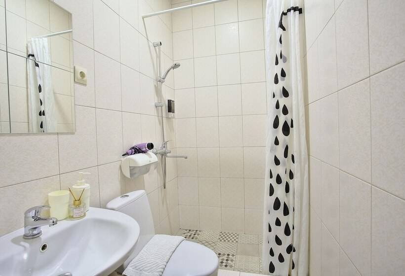 استودیوی استاندارد, Prosperus Guest House