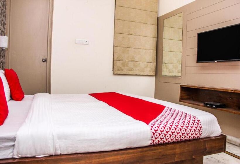 Quarto Triplo Deluxe, Collection O Chawla