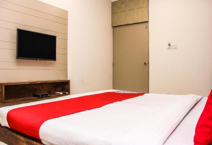 Quarto Triplo Deluxe, Collection O Chawla