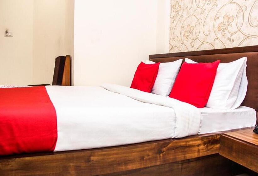 Quarto Triplo Deluxe, Collection O Chawla
