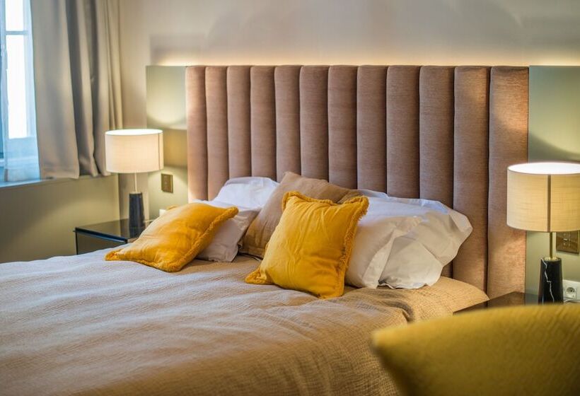 Deluxe Suite Sea View, The Melegran
