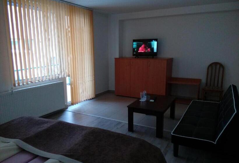 سوئیت جونیور خانوادگی, Guest House Lila