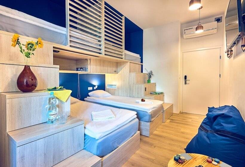 اتاق استاندارد چهار تخته, Draggo House