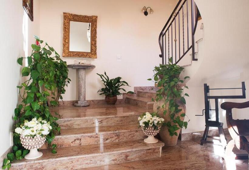 اتاق کلاسیک سه تخته, B&b Mareagrò