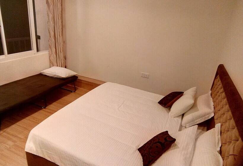 اتاق لوکس سه تخته, Hill Cool Hotel & Restaurant