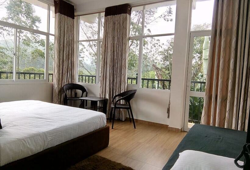 اتاق لوکس سه تخته, Hill Cool Hotel & Restaurant