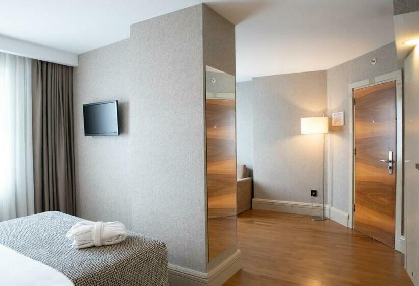اتاق استاندارد سه نفره, Ramada Istanbul Grand Bazaar