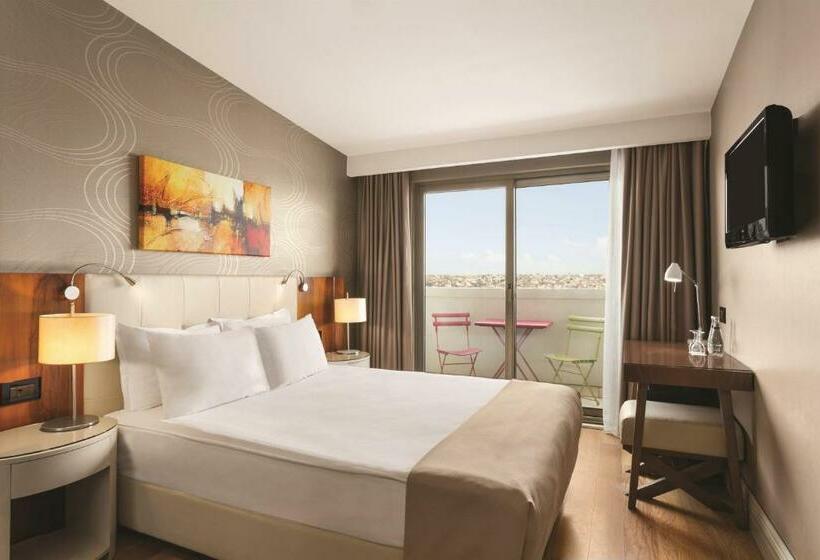 اتاق استاندارد با بالکن, Ramada Istanbul Grand Bazaar