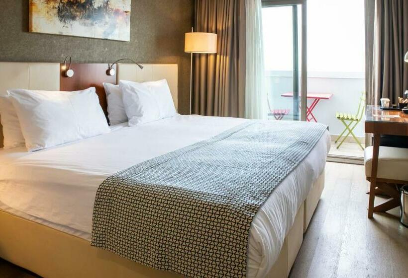 اتاق استاندارد با بالکن, Ramada Istanbul Grand Bazaar
