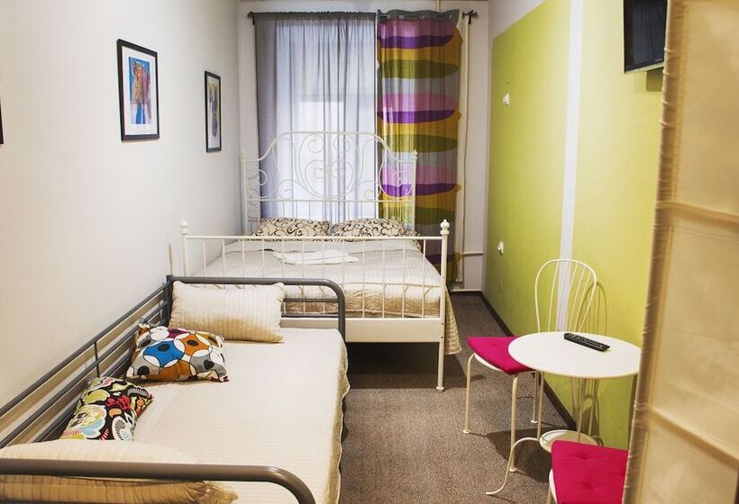 اتاق استاندارد سه نفره, Hostel Pop Art