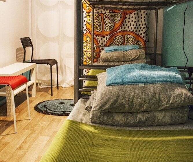 تختخواب در اتاق مشترک, Hostel Pop Art