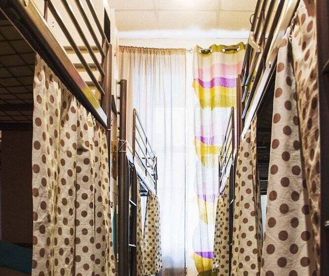 تختخواب در اتاق مشترک, Hostel Pop Art