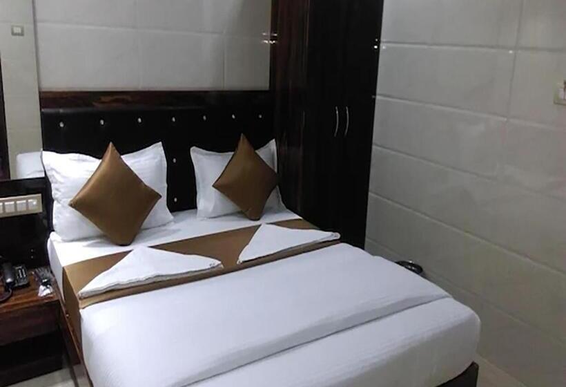 غرفة ديلوكس, Plaza  Near Byculla Railway Station