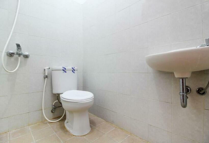 Номер Стандарт, Reddoorz Plus Near Alun Alun Selatan