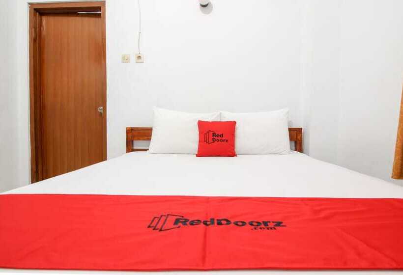 Номер Стандарт, Reddoorz Plus Near Alun Alun Selatan