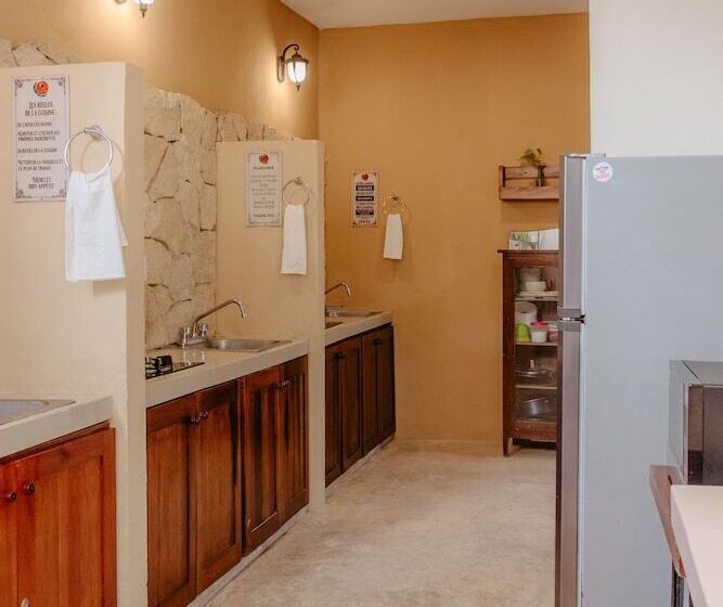 تختخواب در اتاق مشترک, Hostal Tunich Naj &