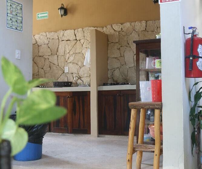 تختخواب در اتاق مشترک, Hostal Tunich Naj &
