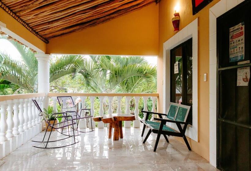 تختخواب در اتاق مشترک, Hostal Tunich Naj &