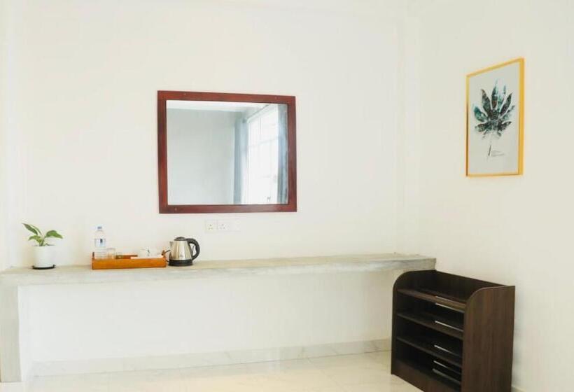 اتاق لوکس با بالکن, Kandy Hill Villa