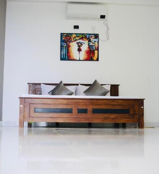 اتاق لوکس با بالکن, Kandy Hill Villa