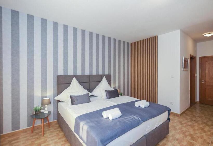 اتاق لوکس با بالکن و چشم‌انداز دریا, White Stone Villa 43