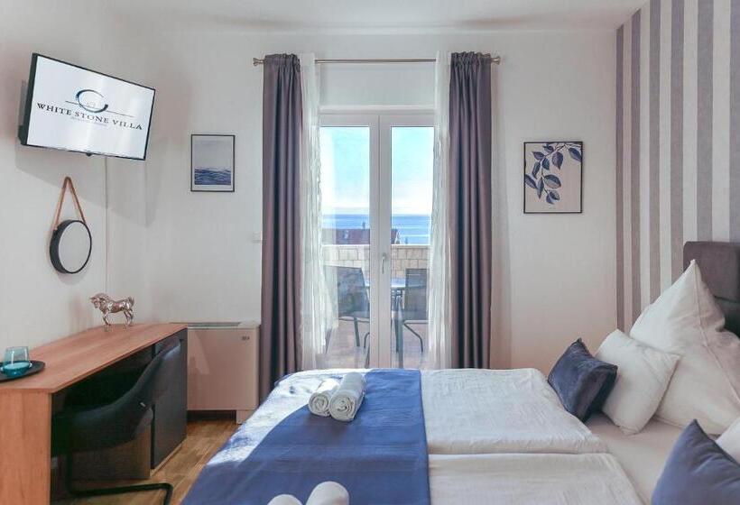 اتاق لوکس با بالکن و چشم‌انداز دریا, White Stone Villa 43