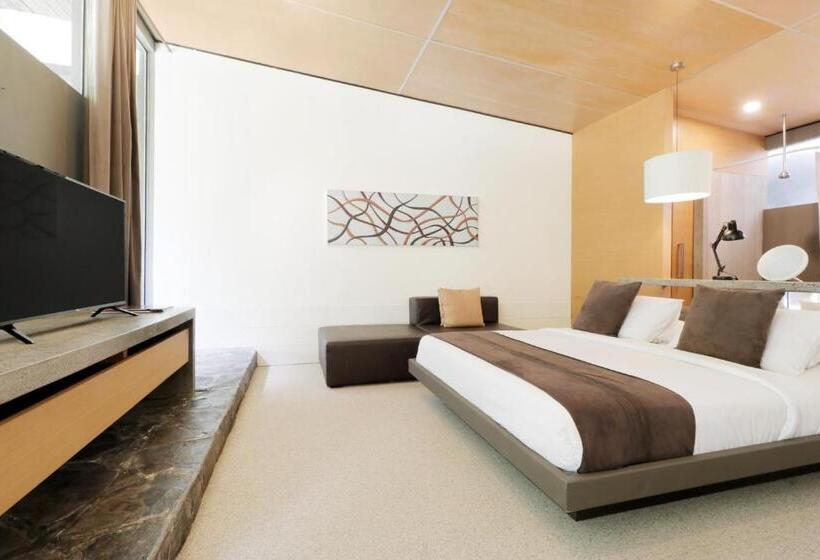 استودیوی استاندارد, Clio Apartment