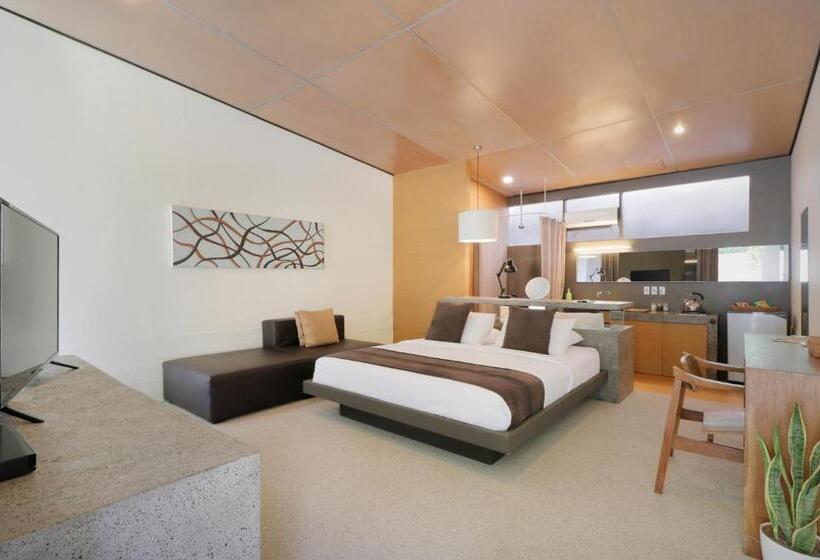 استودیوی استاندارد, Clio Apartment