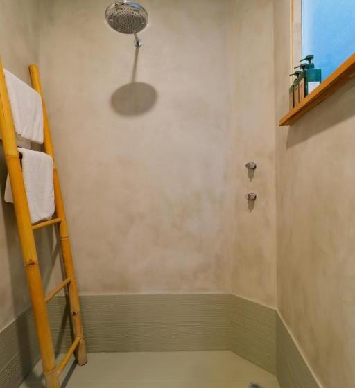 استودیوی لوکس, Clio Apartment