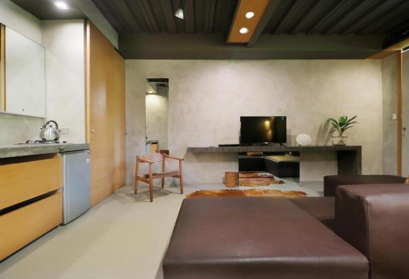 استودیوی لوکس, Clio Apartment