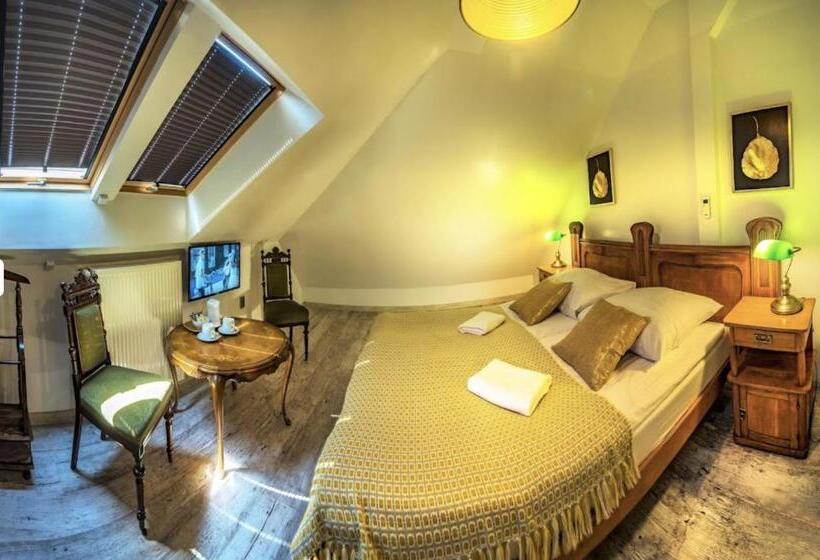 Номер Deluxe, Oki Doki Old Town