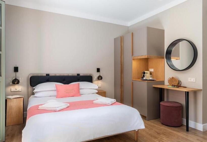 غرفة ديلوكس رباعية, Viaggio Elegant Rooms