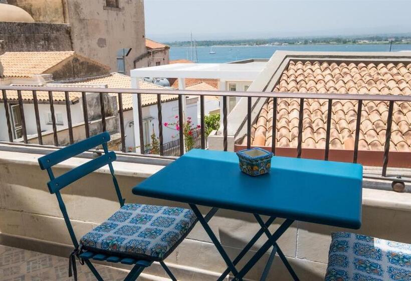اتاق لوکس با چشم‌انداز دریا, Palazzo Gilistro