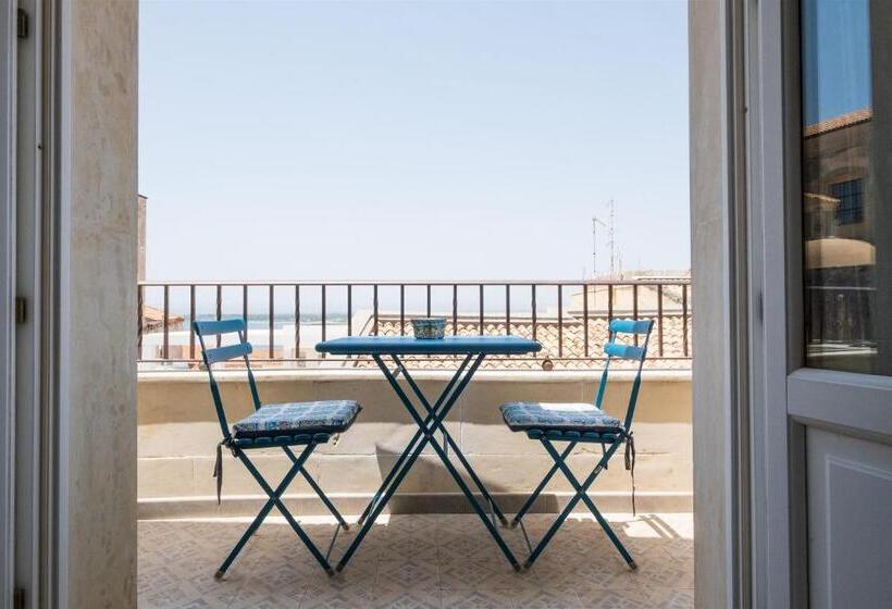 اتاق لوکس با چشم‌انداز دریا, Palazzo Gilistro