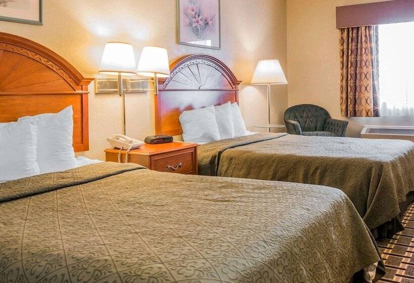 带2个双人床的标准工作室, Quality Inn Grand Rapids North