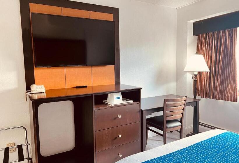 Номер Deluxe Кровать Кинг, Travelodge By Wyndham Valleyfair Shakopee