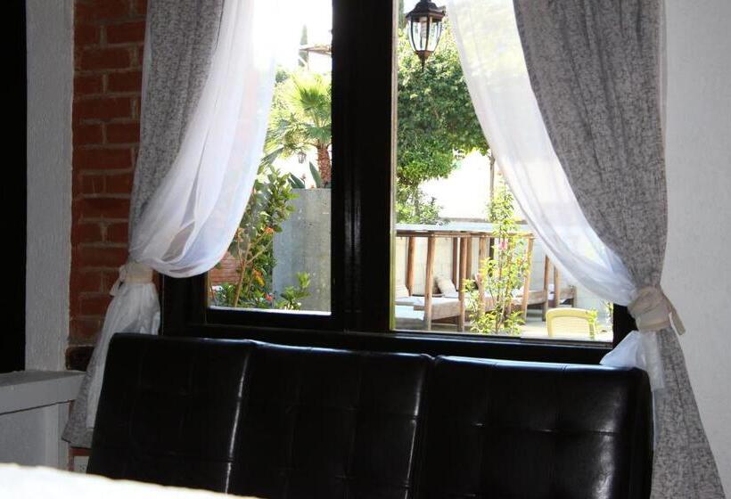 سوییت سوپریور, La Capilla Hotel Boutique