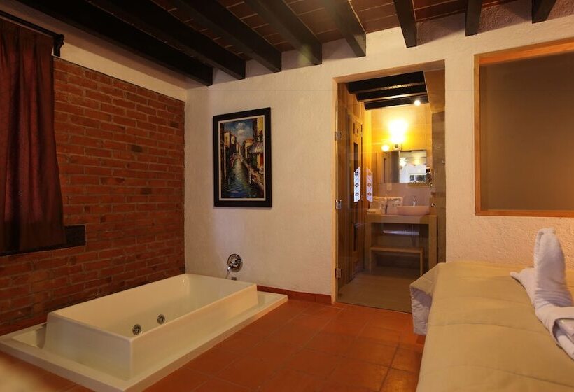 سوییت سوپریور, La Capilla Hotel Boutique
