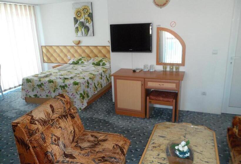 חדר סטנדרט לארבעה, Sianie Guest House