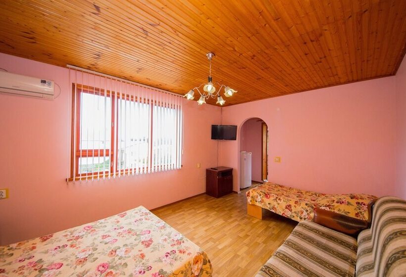Трехместный Номер Superior, Guest House On Chernomorskaya Ulitsa