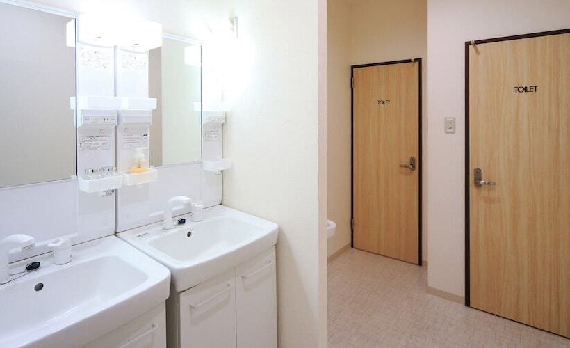 Номер Стандарт Четырехместный Совместный Санузел, Air Hostel Lcc