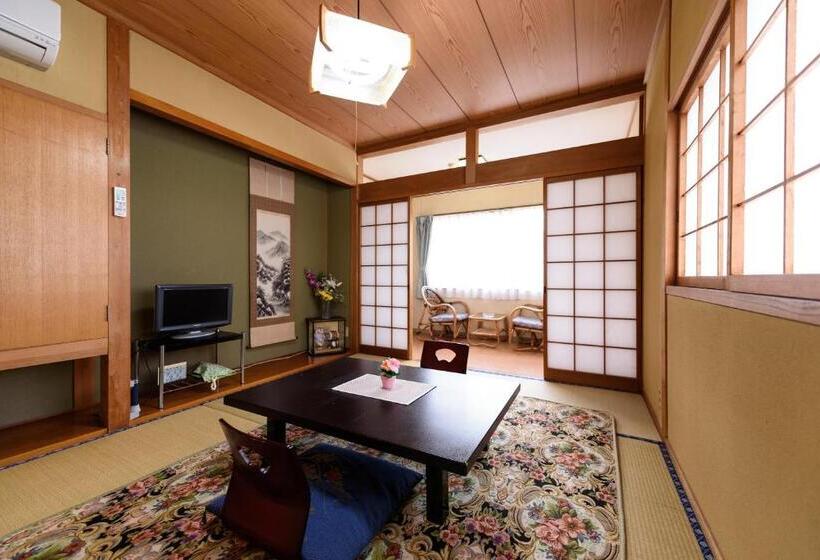 Семейный Номер Совместный Санузел, Yufuin Onsen Oyado Jinnouchi