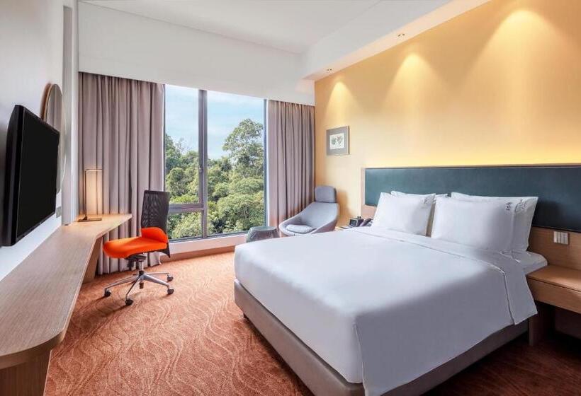 带特大床的标准间, Holiday Inn Express Kota Kinabalu City Centre By Ihg