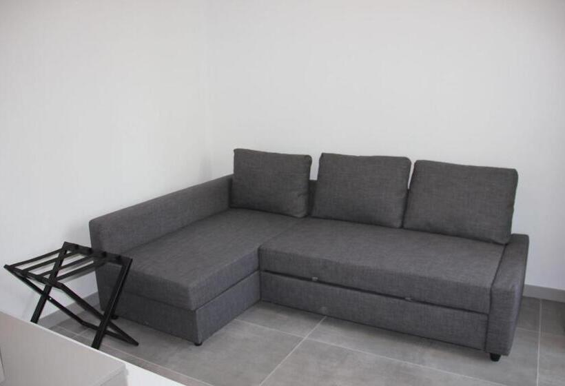 Quarto Familiar, Yerli Otel Alacati